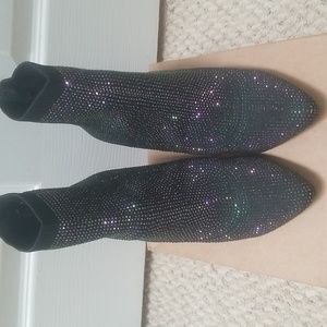 Wild Pair's Baybe booties Size 6